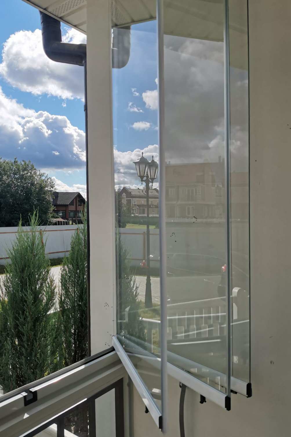 Остекление крыльца в Подмосковье