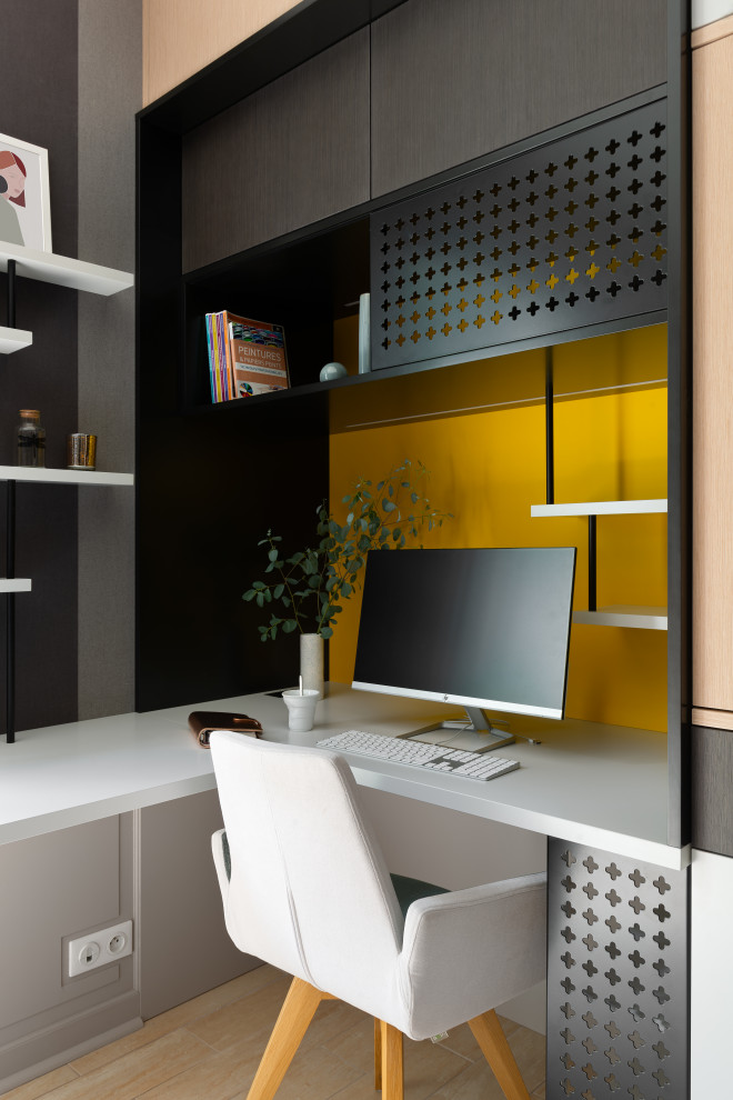 This is an example of a modern home office in Nantes.