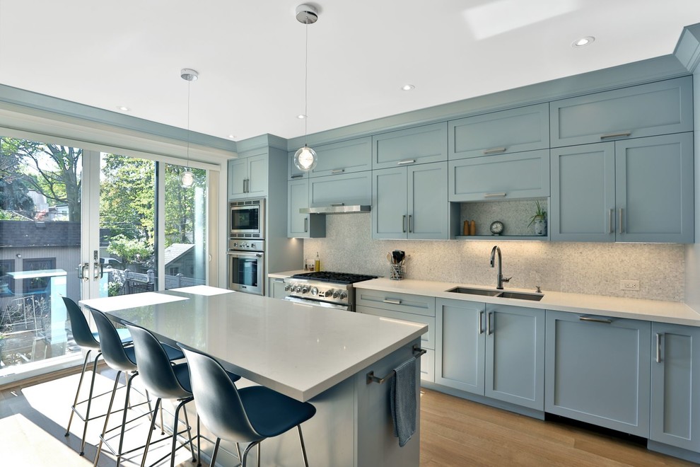 Example of a transitional kitchen design in Toronto