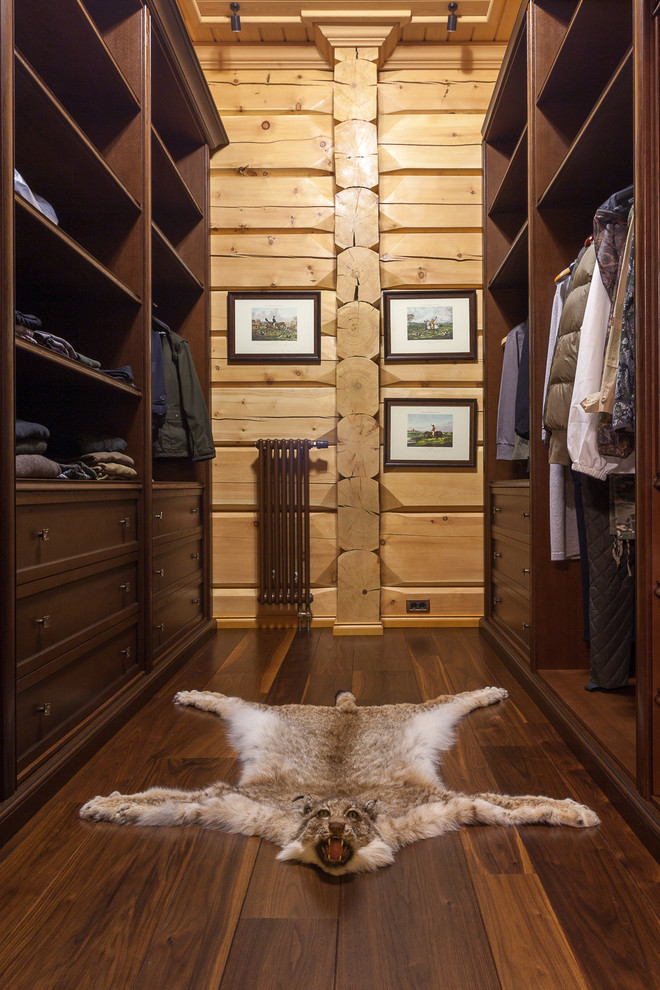 Design ideas for a country storage and wardrobe in Moscow.