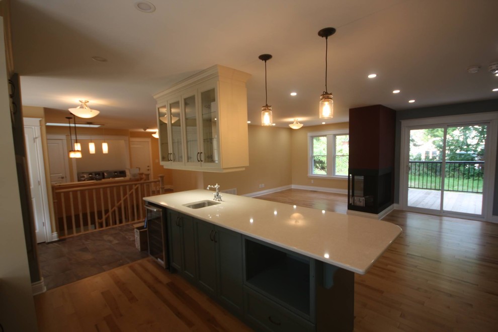 Example of a transitional kitchen design in Ottawa