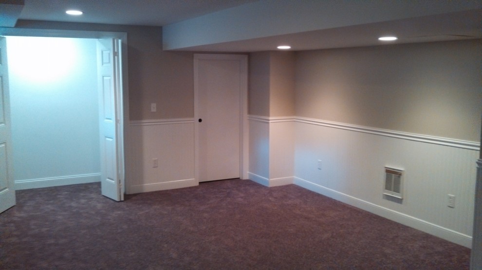 Design ideas for a traditional fully buried basement in Bridgeport with beige walls and carpet.