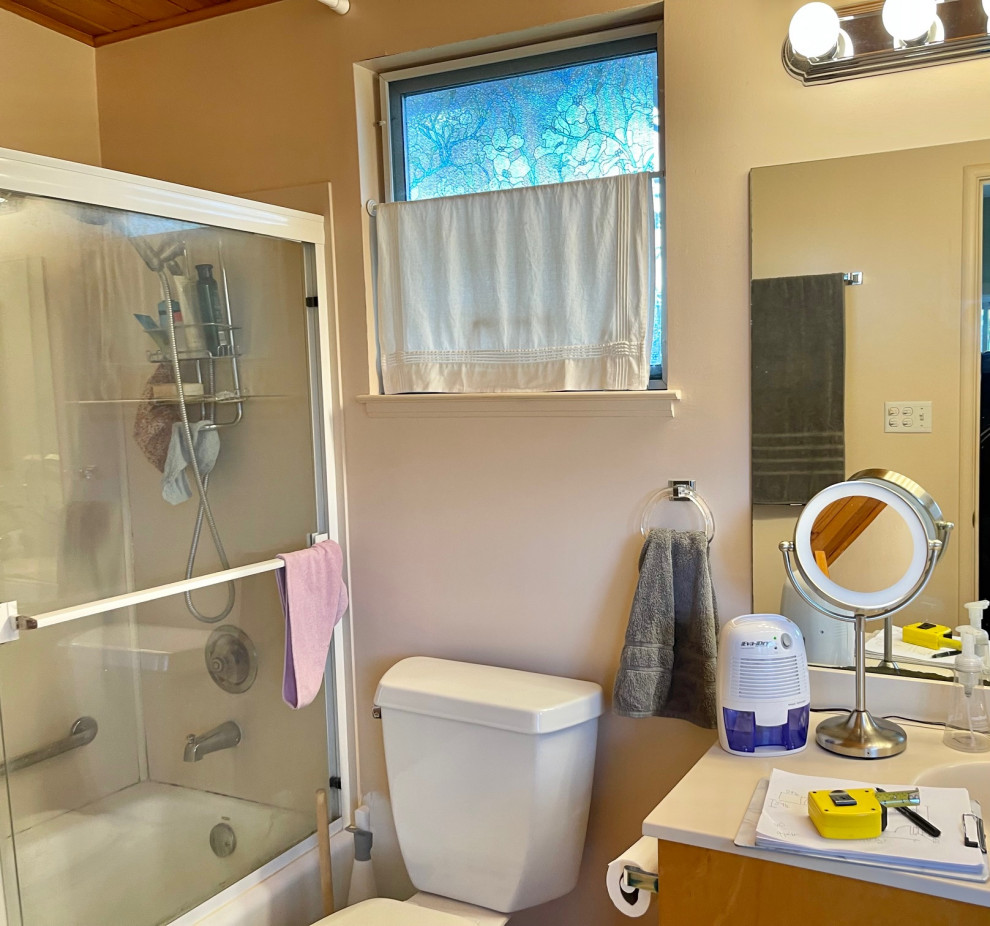 Stacked Tile Master Bathroom in El Cerrito
