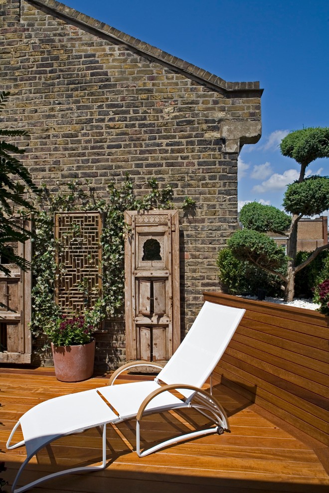 Design ideas for a mid-sized contemporary rooftop and rooftop deck in London with no cover.