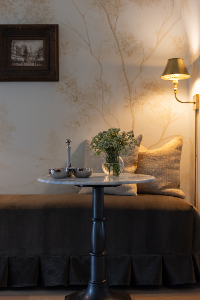 Example of a transitional home design design in Dallas