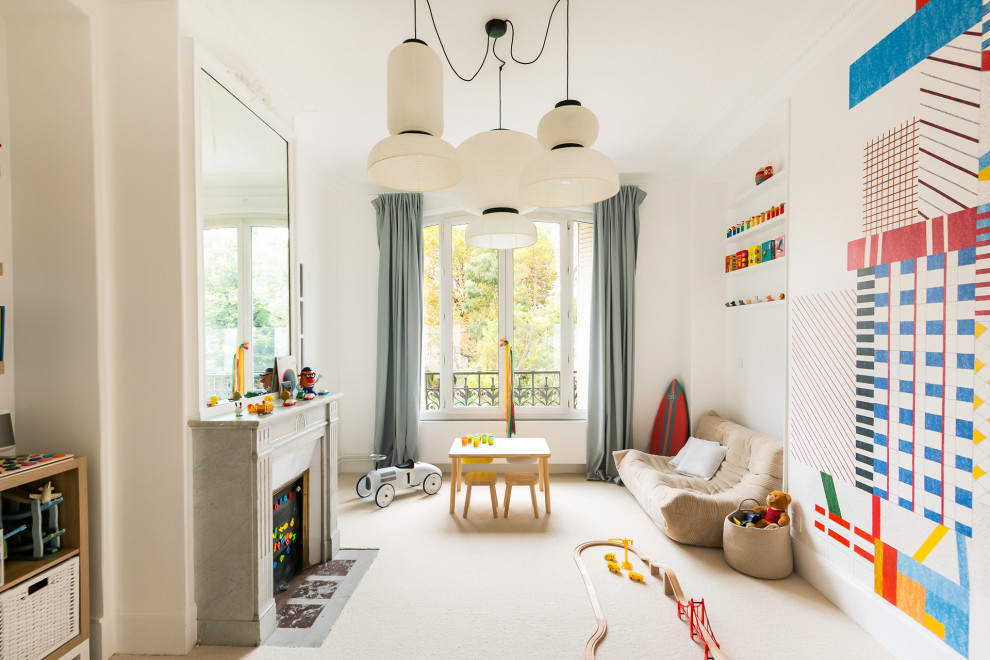 This is an example of an eclectic kids' room in Paris.