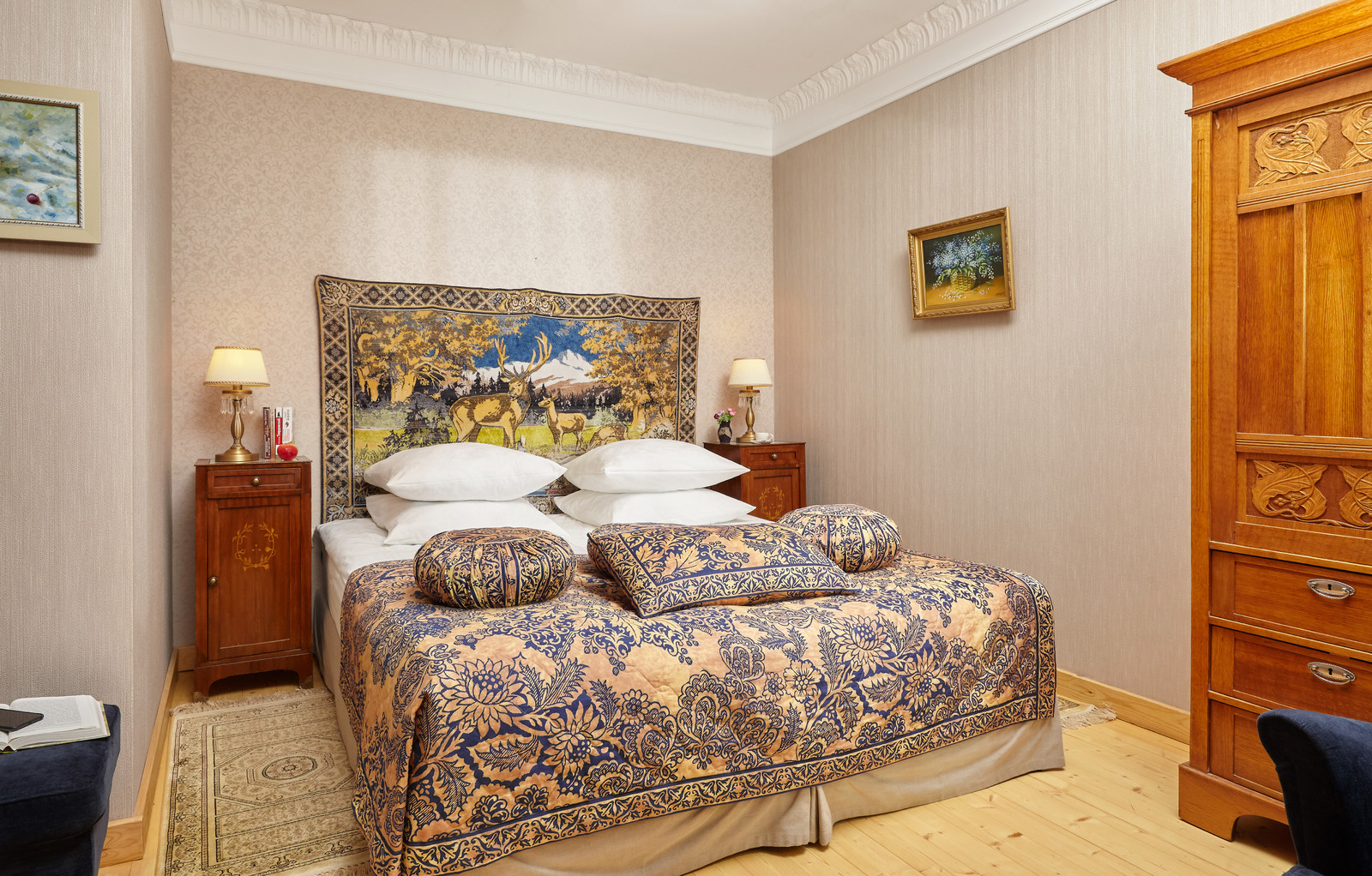 Номер в отеле. Русский Стиль