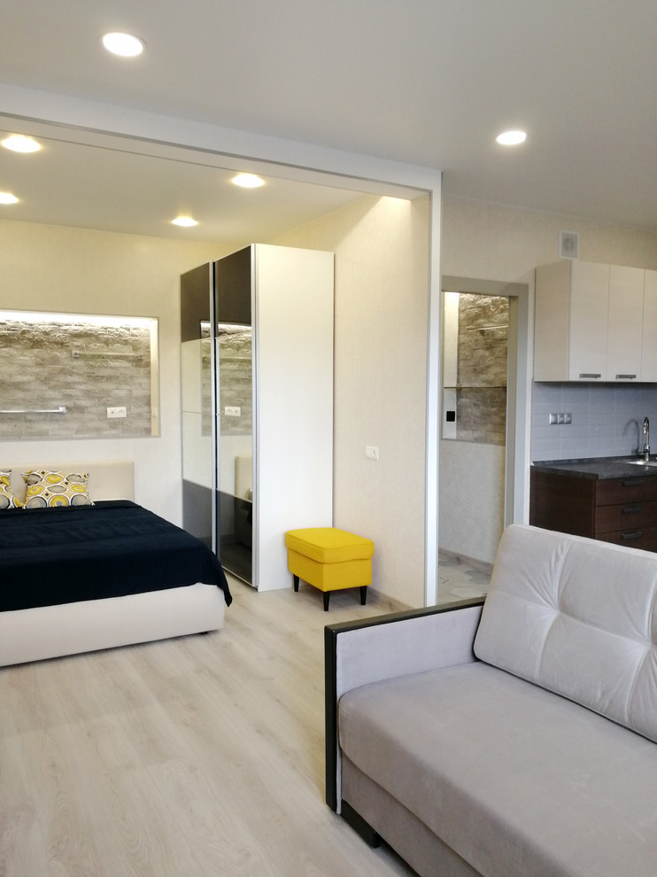 Small scandinavian open concept living room in Moscow with beige walls, laminate floors and beige floor.