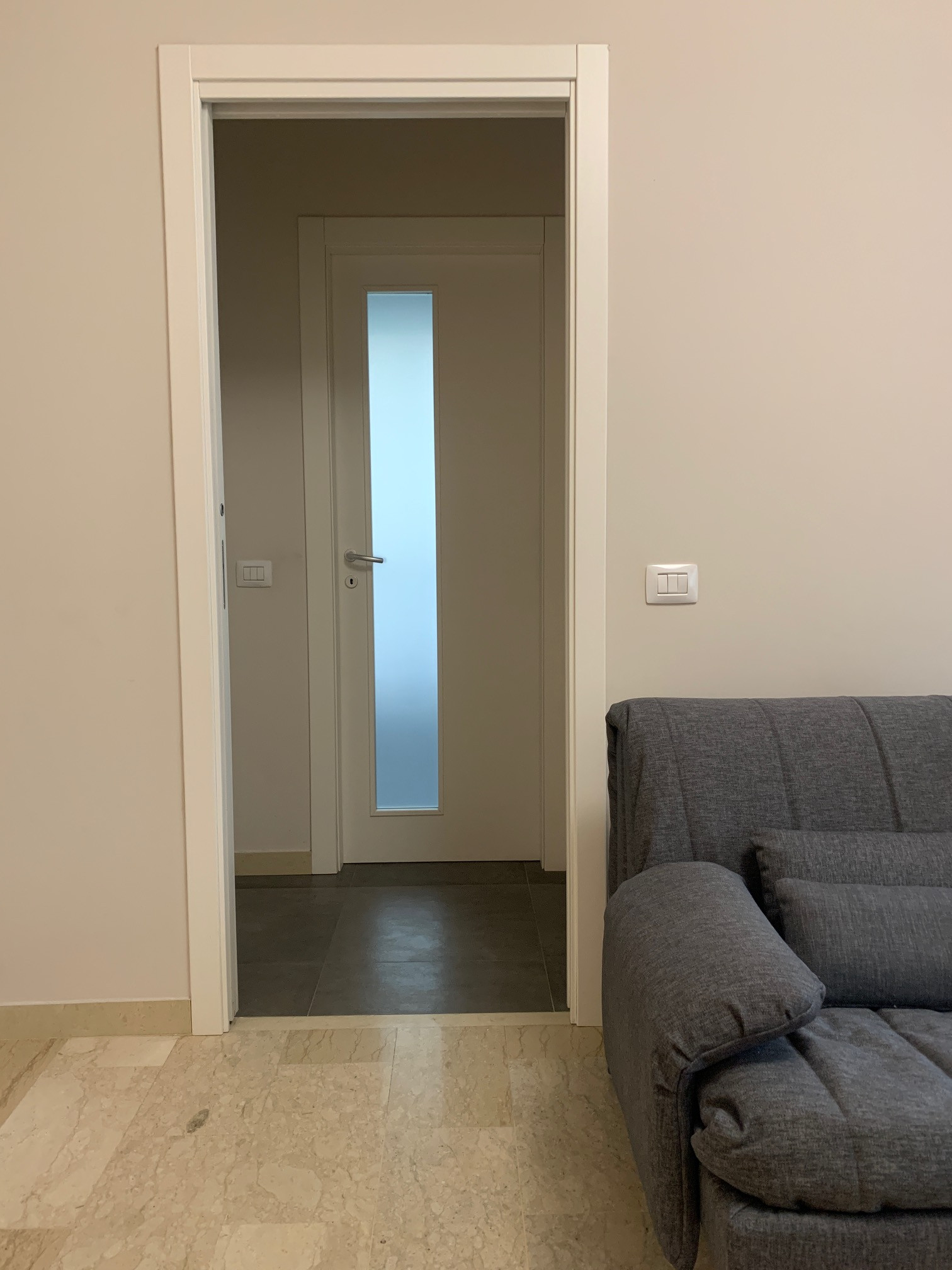 disimpegno bagno attrezzato con lavanderia e  armadio per biancheria della casa