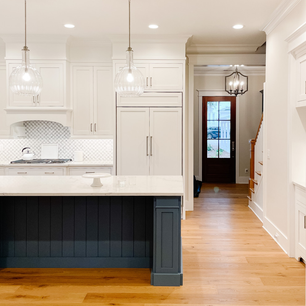 Kitchen - transitional kitchen idea in Atlanta