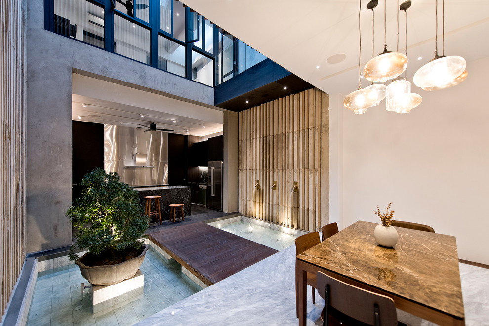 This is an example of a contemporary courtyards in Singapore.