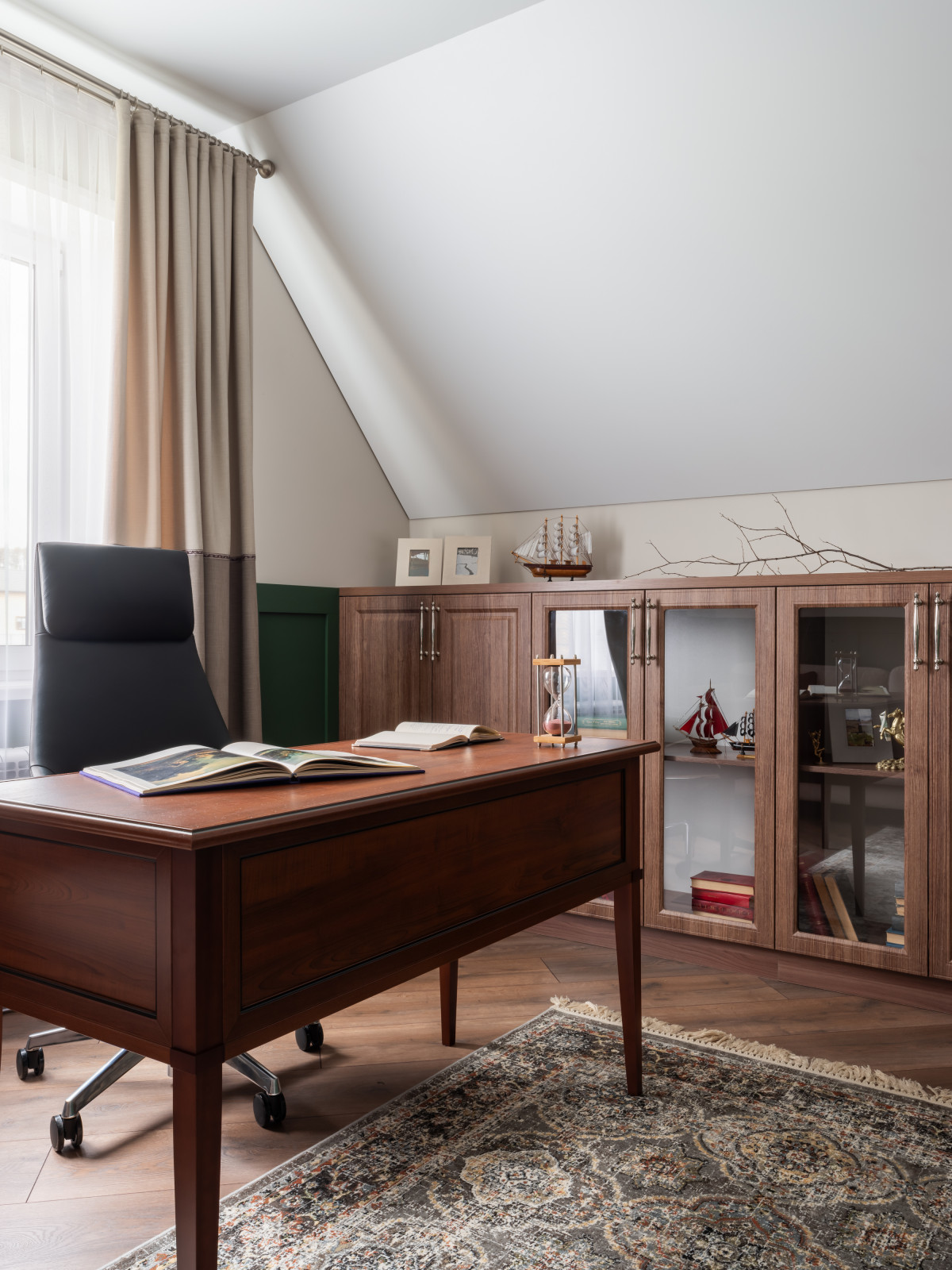 Двухэтажный дом с террасой площадью 170 м²