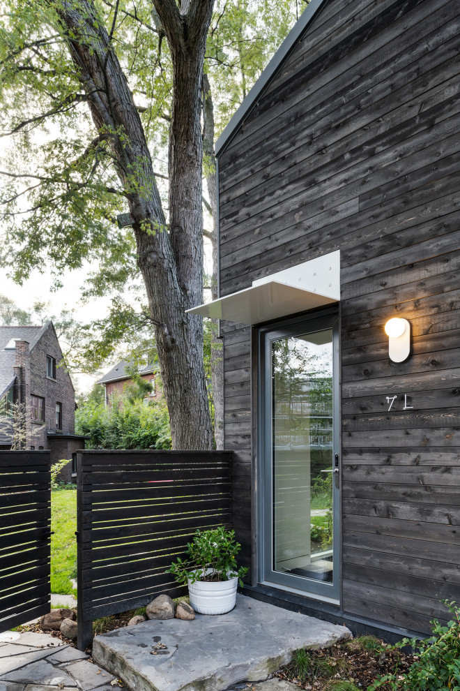 This is an example of a small contemporary detached guesthouse in Toronto.