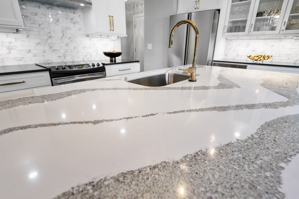 Kitchen - transitional kitchen idea in Boston