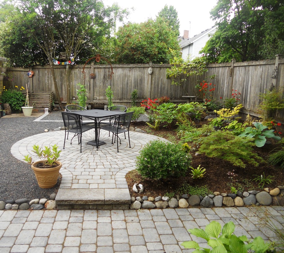 This is an example of a traditional garden in Seattle.