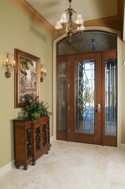 Example of a transitional entryway design in Cincinnati
