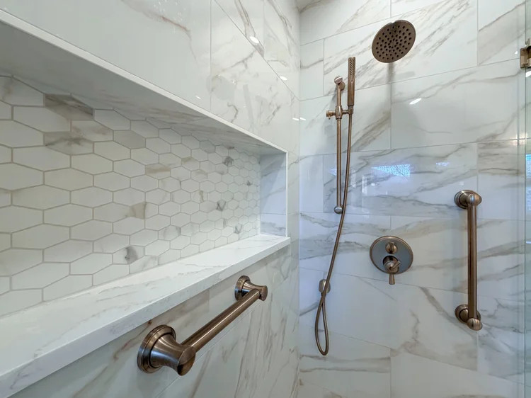 Snohomish - 2 Bathrooms + Laundry Room