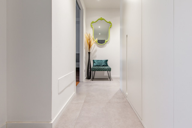 Un tocco di colore modern-hallway-and-landing
