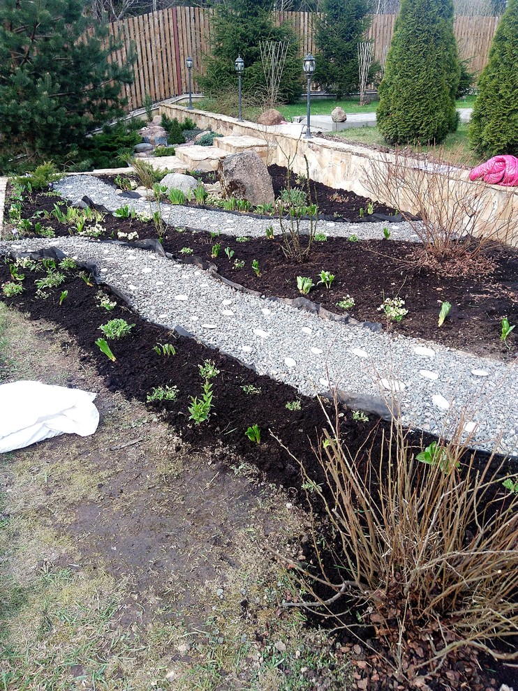 Реконструкция старых клумб, восстановление газонов