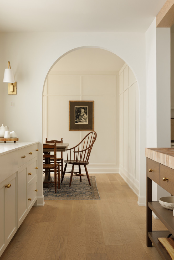 Inspiration for a transitional home design remodel in Toronto