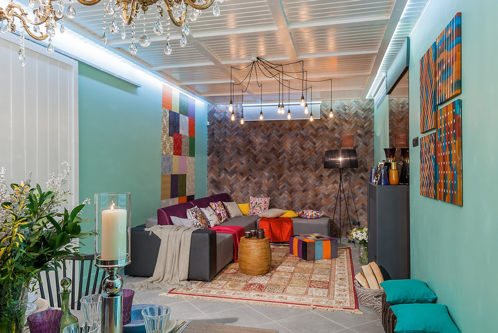 Яркие стены