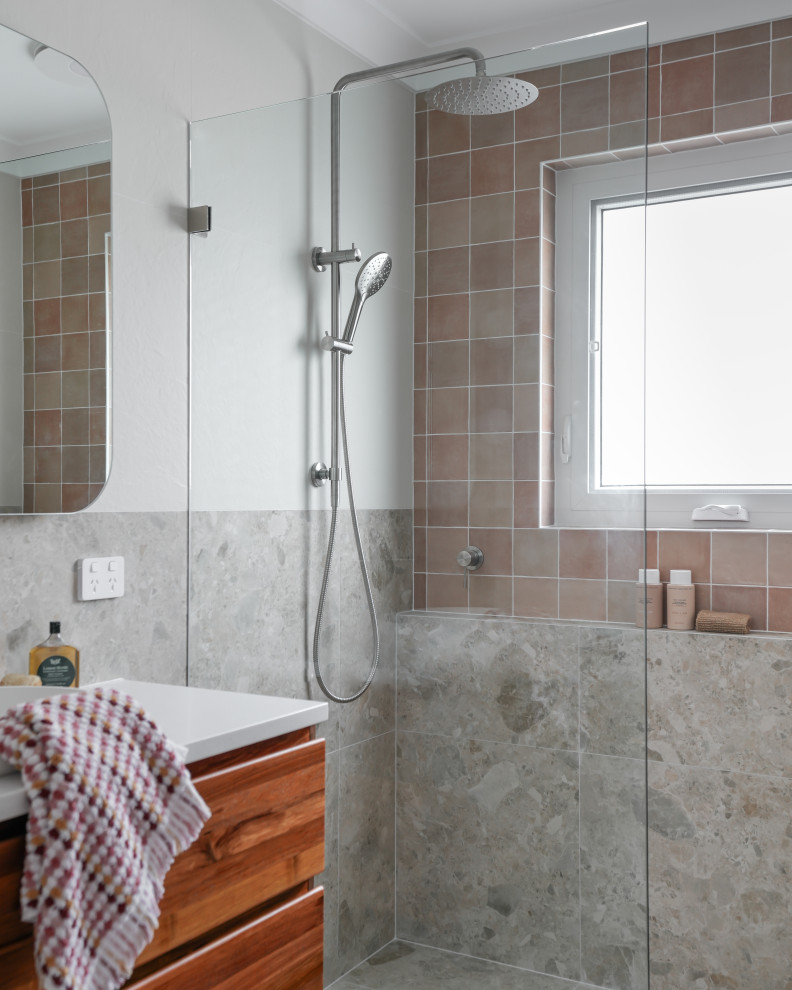 Photo of a scandinavian bathroom in Canberra - Queanbeyan.