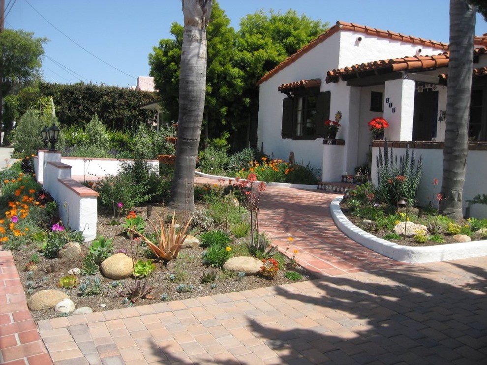 Inspiration for a mediterranean front yard shaded outdoor sport court in Orange County with concrete pavers.
