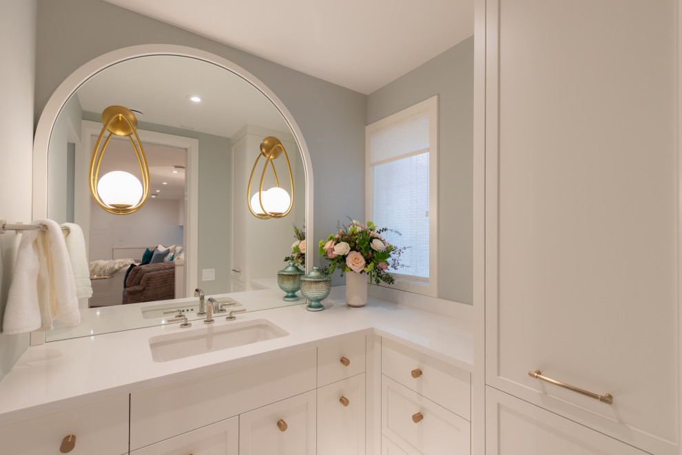 Example of a transitional bathroom design in Calgary