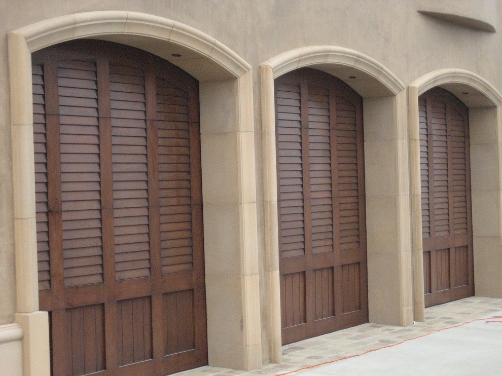 This is an example of a large traditional attached three-car garage in Los Angeles.