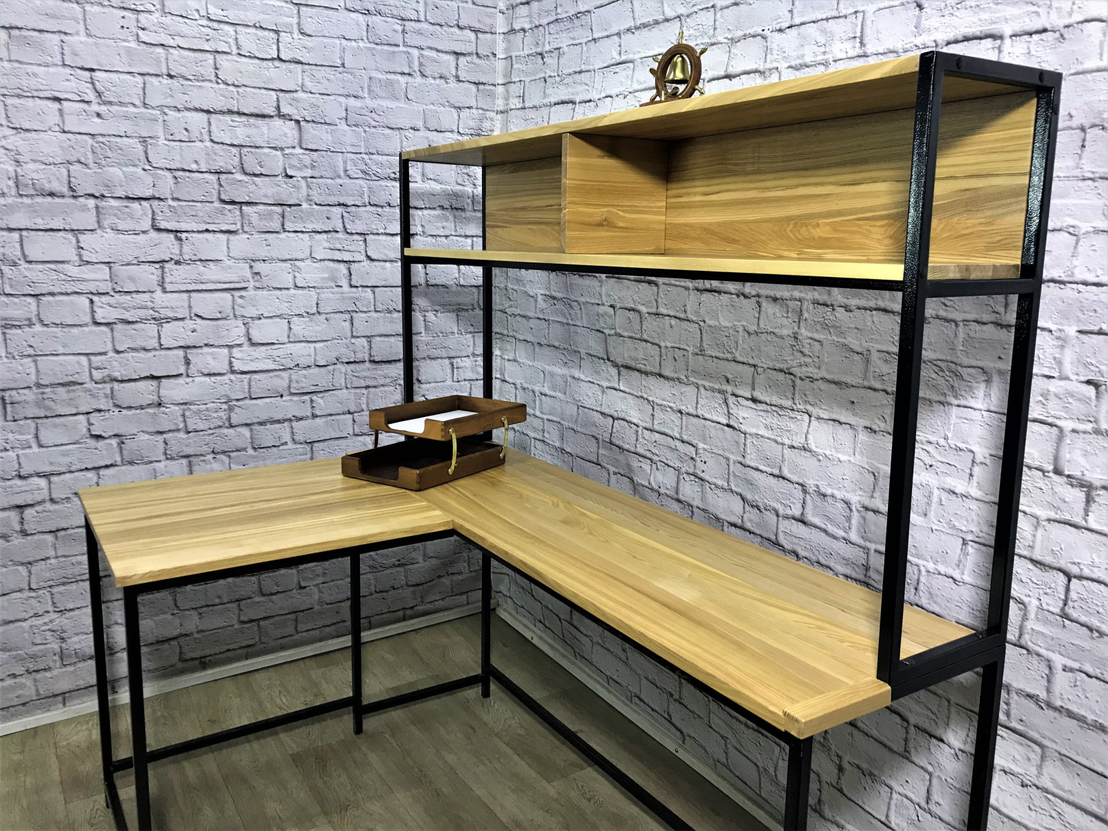 Столы из массива ценных пород дерева