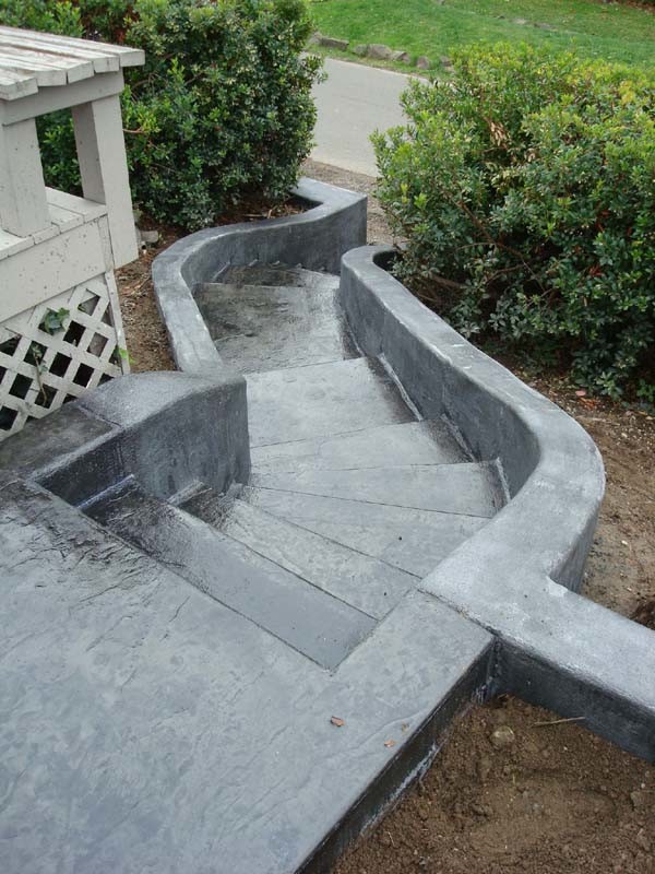 This is an example of a traditional landscaping in Seattle.