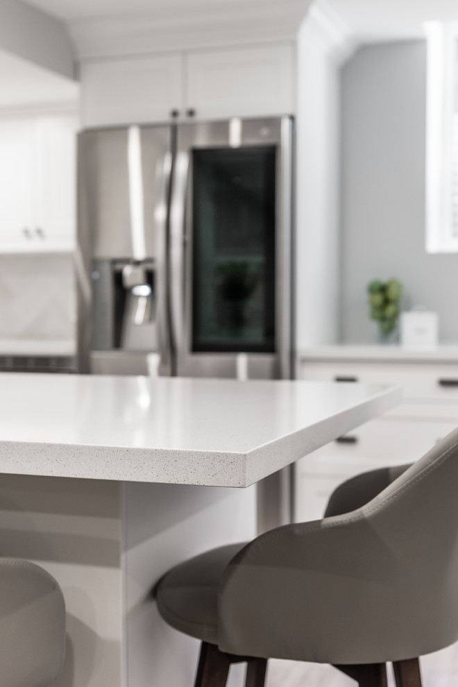 Example of a transitional basement design in Toronto
