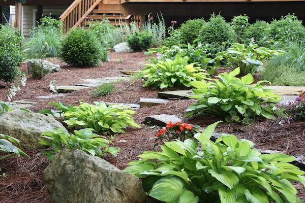 Design ideas for a transitional backyard stone landscaping in Cincinnati.