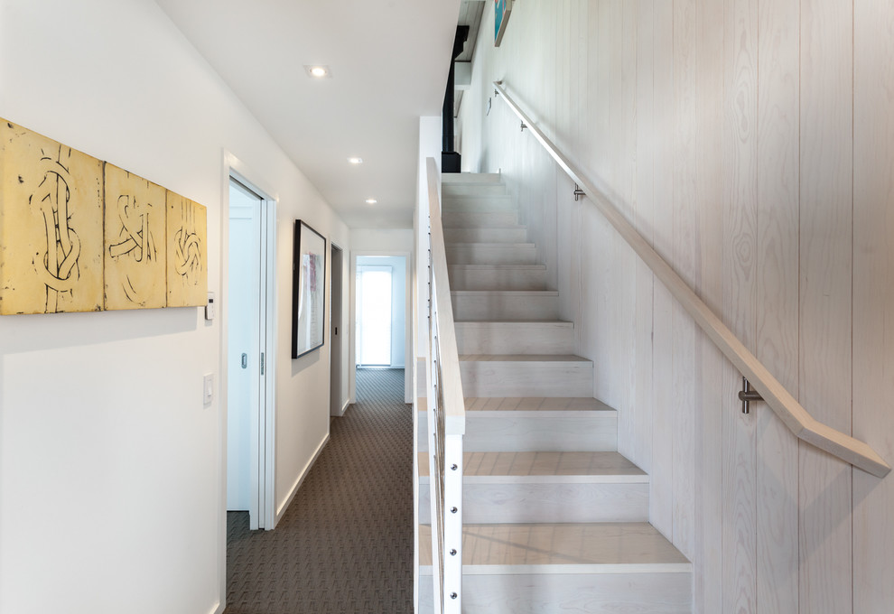 Minimalist staircase photo in Sacramento