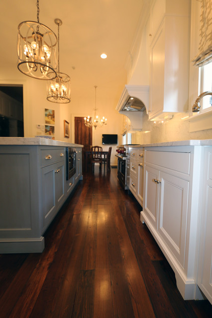 Custom Hood Anchors This Elegant Renovation With Mouser Cabinetry