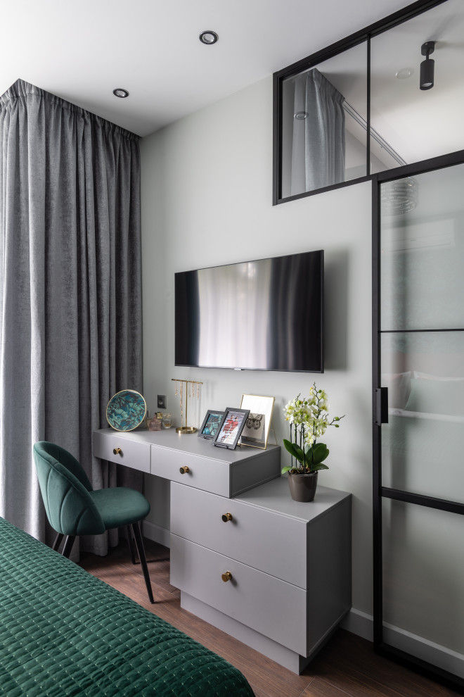 Серый, изумрудный и ягодный