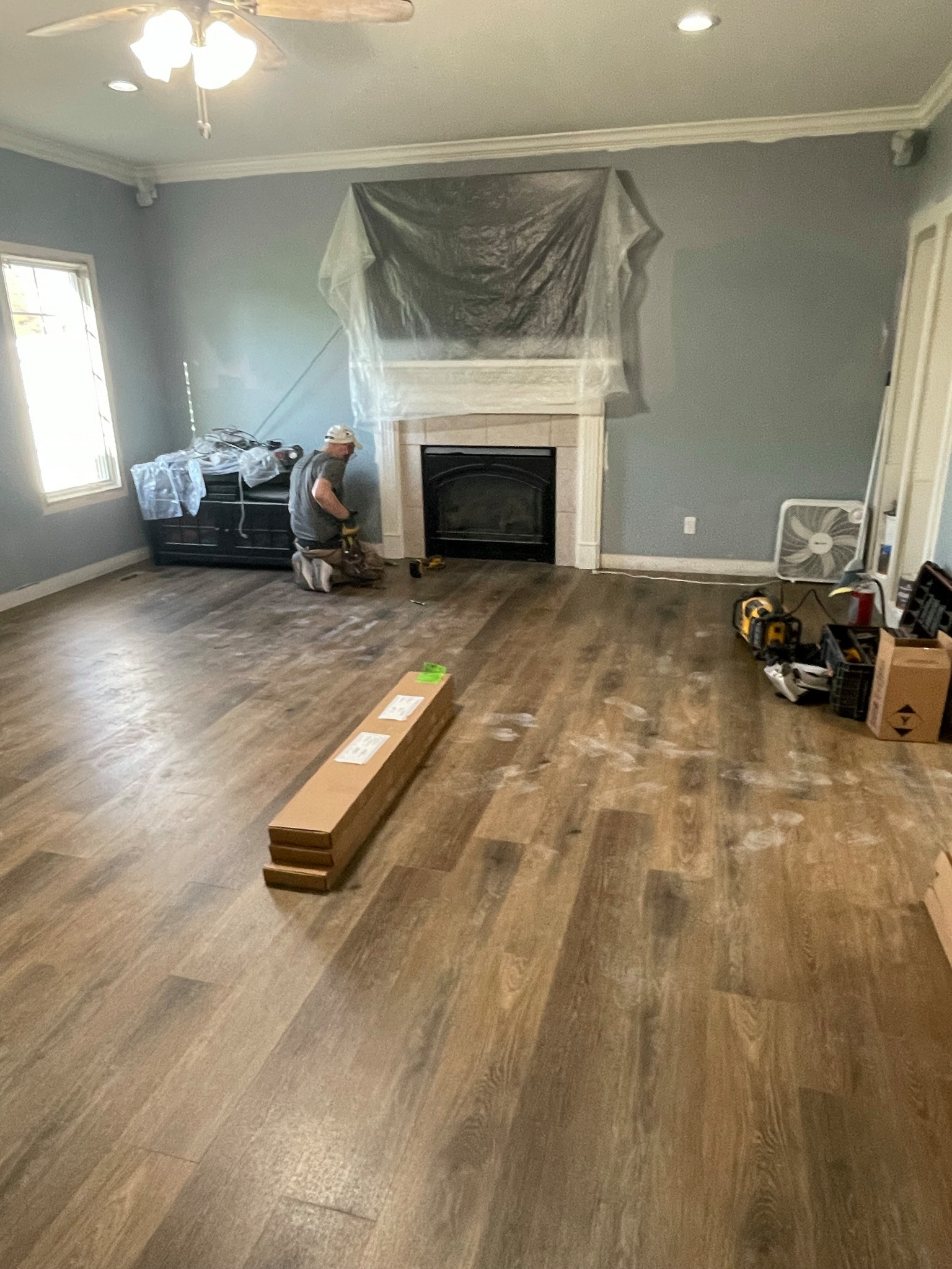 LakeRidge Crossing Living Room Before