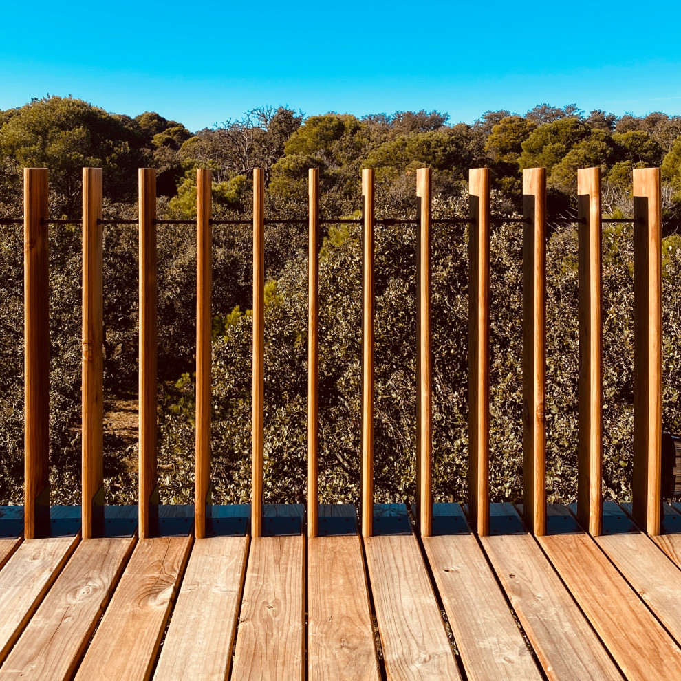 Mittelgroße Industrial Pergola Terrasse mit Beleuchtung und Holzgeländer in Madrid