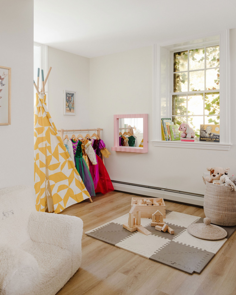 Example of a transitional kids' room design in Boston