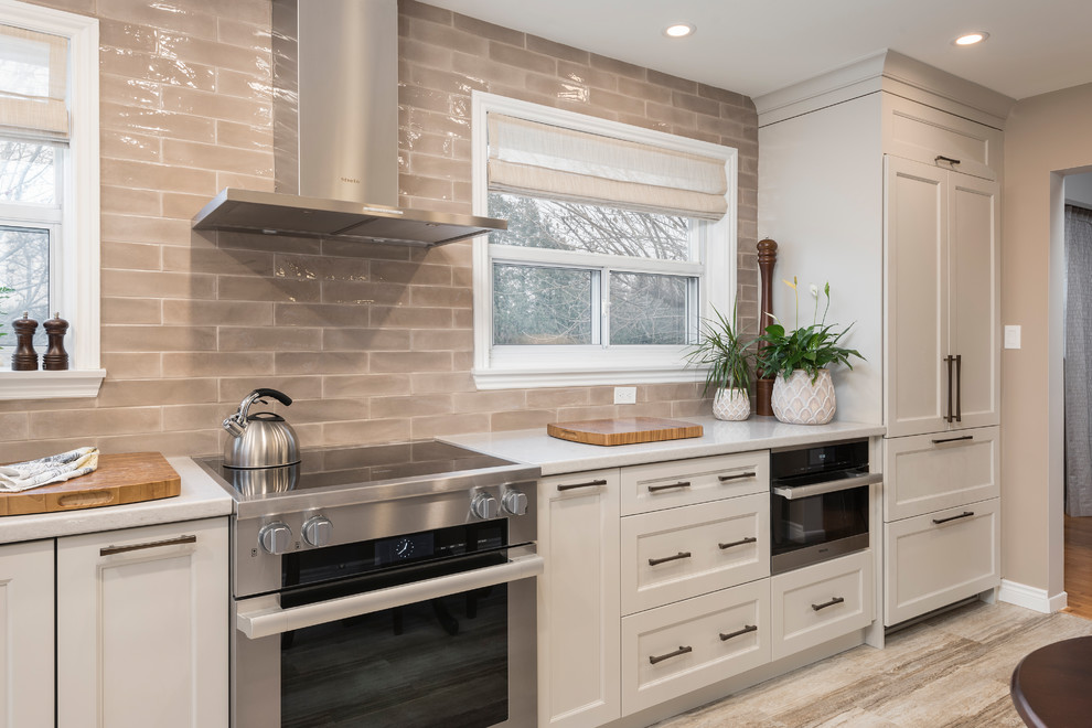 Transitional kitchen photo in Toronto