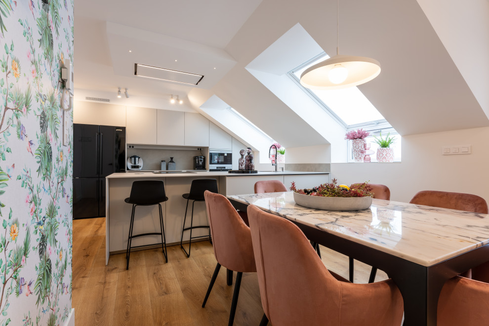 Atico "capricho" con algunos muebles de familia.