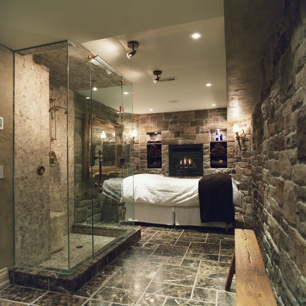 Design ideas for a traditional bathroom in Toronto with beige walls and marble floors.