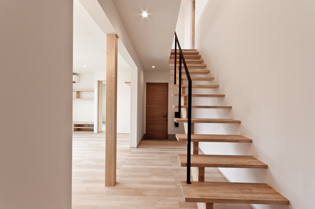 上原堤の家 minimalistisch-treppen