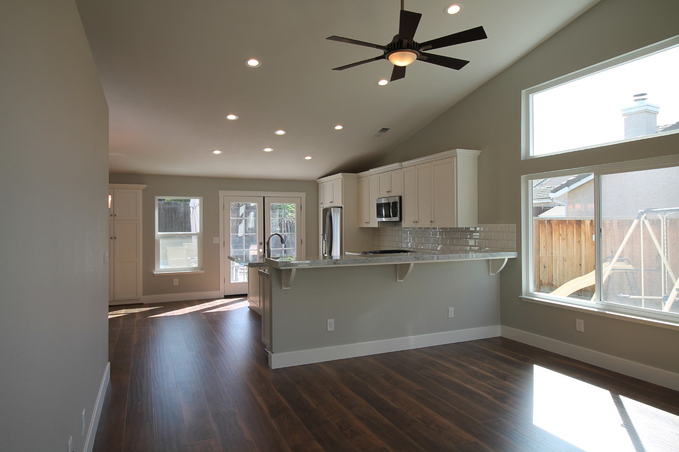 Example of a transitional kitchen design in Sacramento