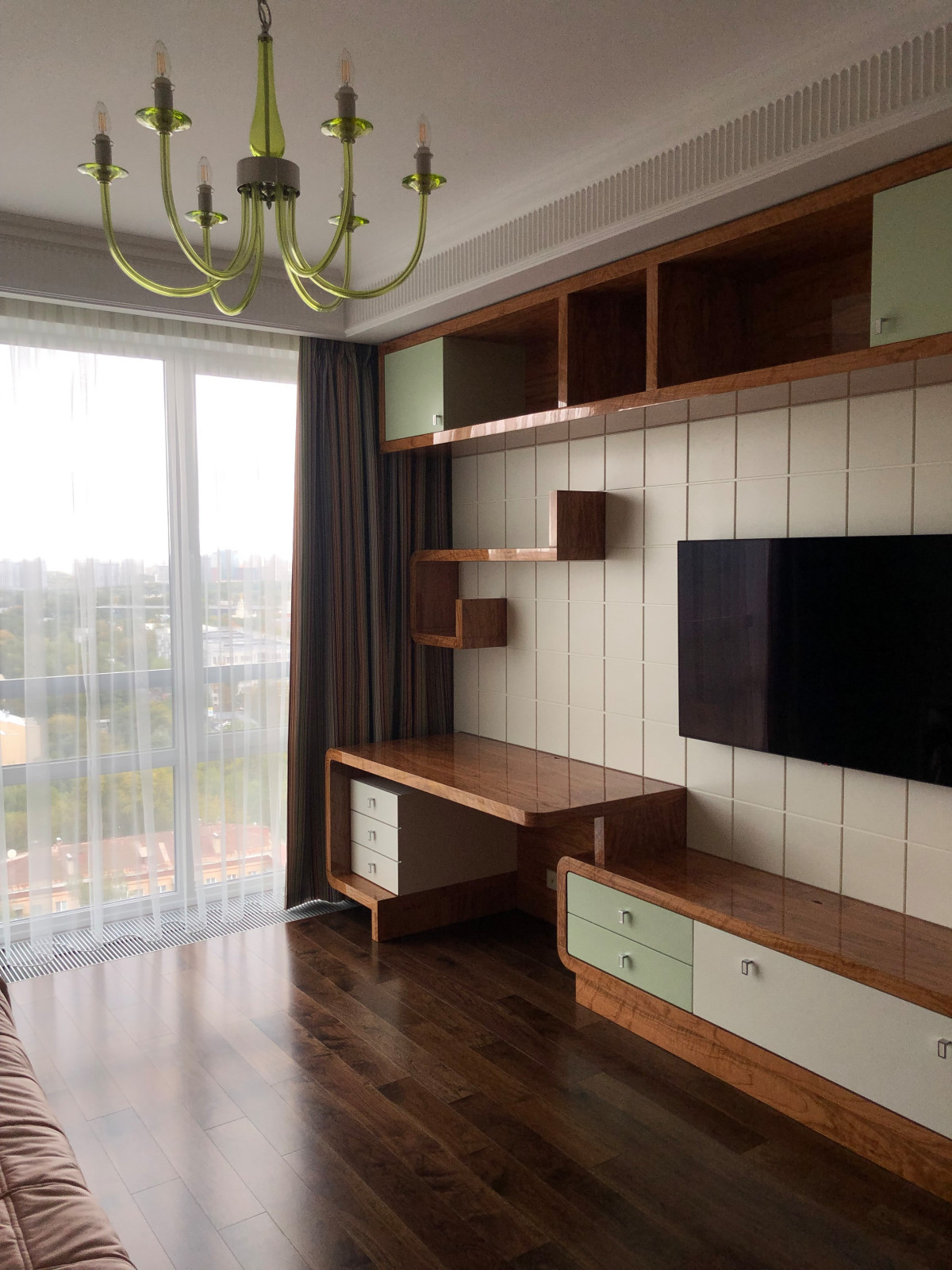 Рабочий стол в детской.