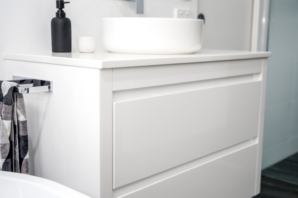 Contemporary bathroom in Gold Coast - Tweed.