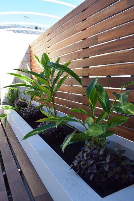 Small Space Back Garden Makeover contemporary-traedgaard