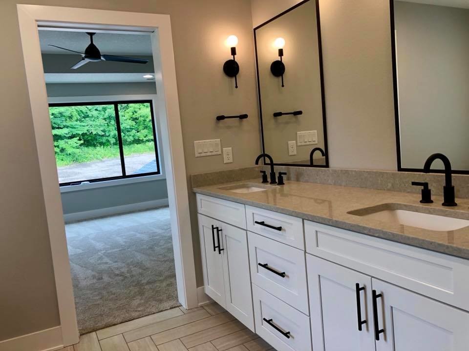 Kitchen - transitional kitchen idea
