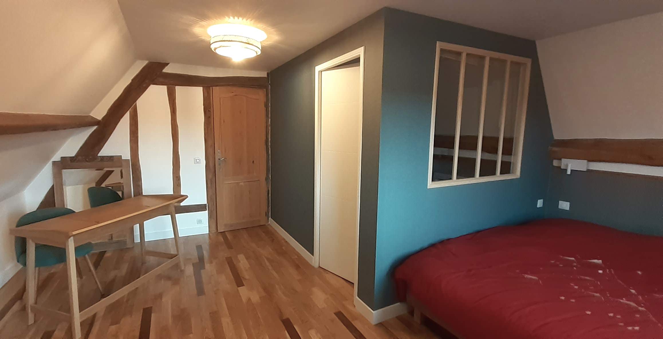 Aménagement de deux espaces chambres de réception dans une maison de campagne