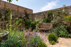 Calming English Garden Grows in a 215-Square-Foot Courtyard